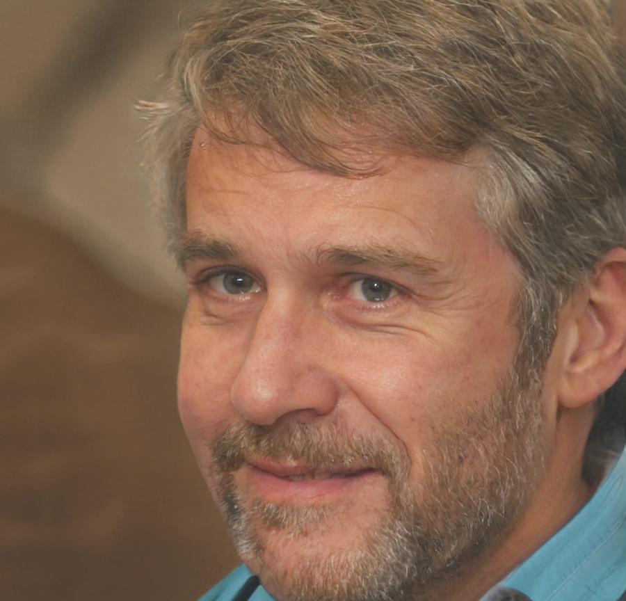 Instructor Carlos Mendoza